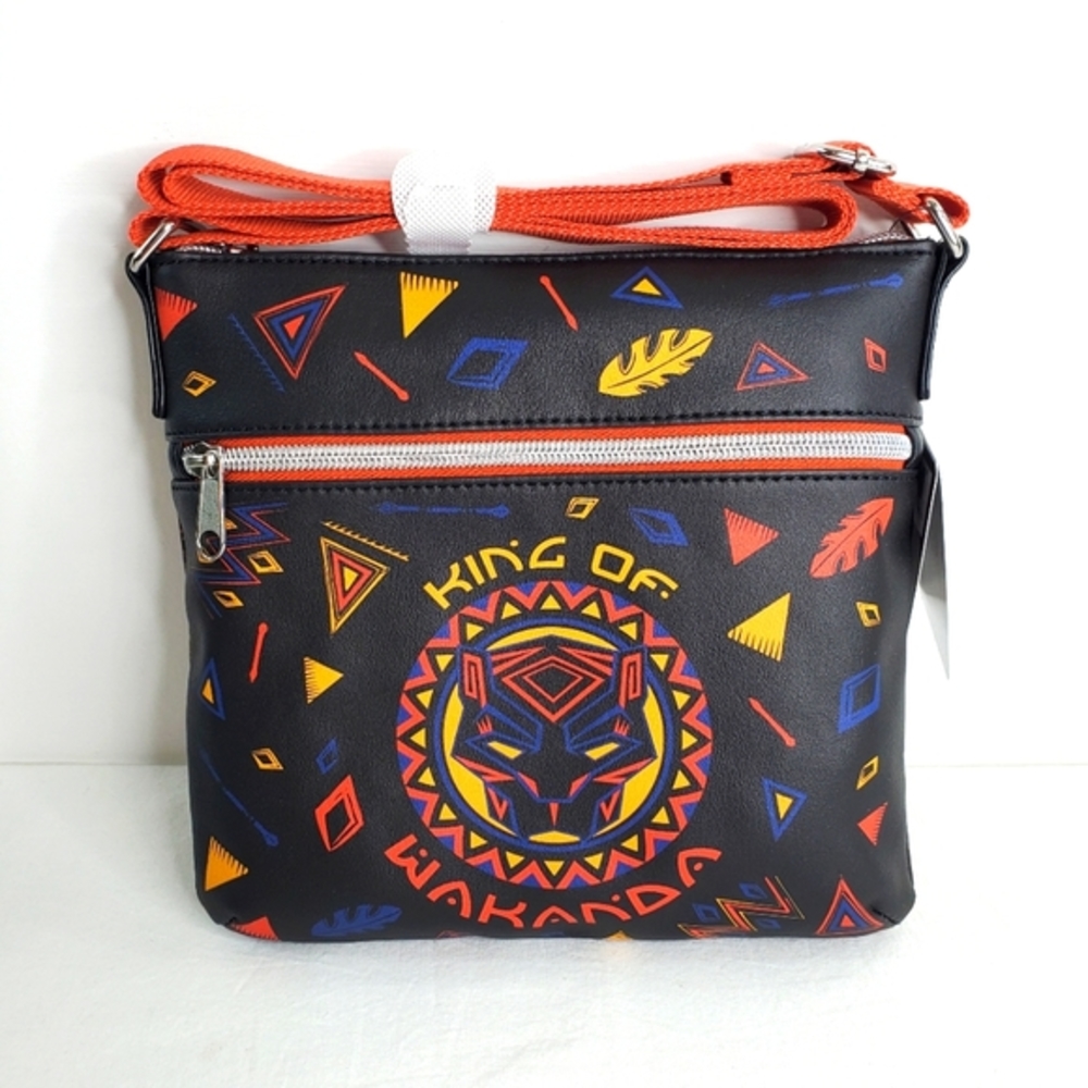 CLOSET CLOSING! 🏷 Pop! Funko Marvel • Black Panther Crossbody Bag